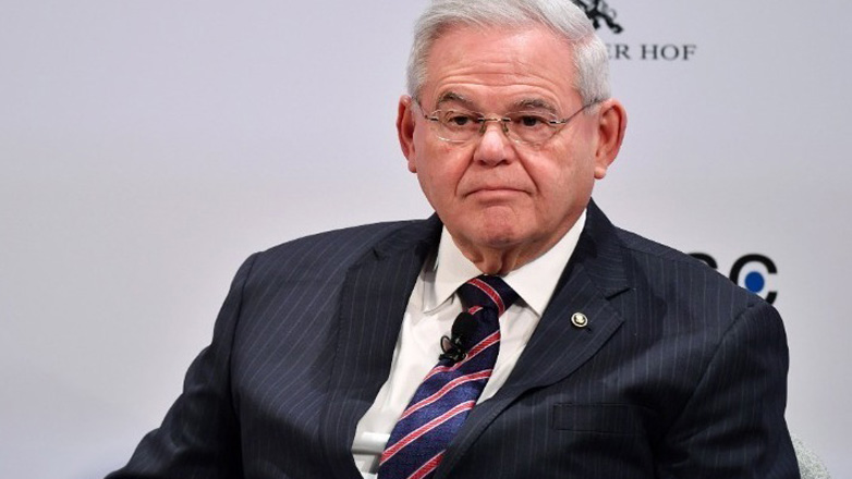 ΗΠΑ: Ο γερουσιαστής Μενέντεζ δηλώνει ότι δεν σκοπεύει να παραιτηθεί