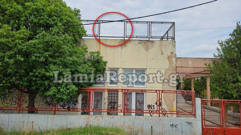 Λαμία: Αγωνία για 13χρονο που έπεσε από ύψος 5 μέτρων όταν υποχώρησε κάγκελο στο σχολείο