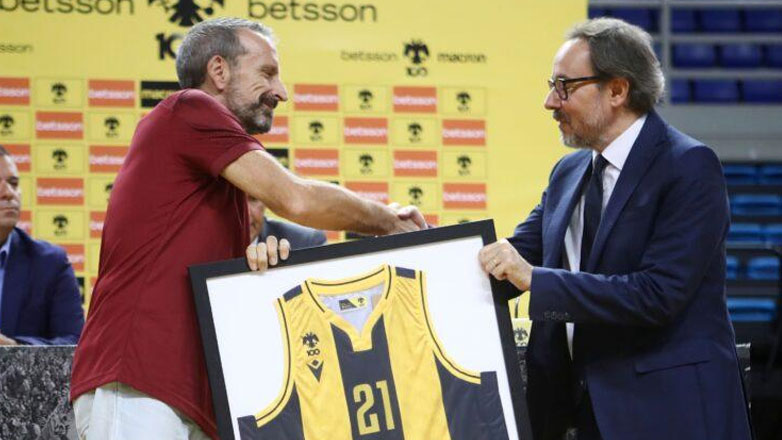 Πλάθα: «Πόσες ομάδες έχουν ιστορία 100 ετών;»