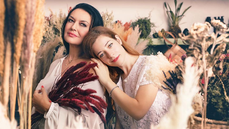 «Η κοριτσιέρα των Βούρλων» επιστρέφει στο θέατρο «Αυλαία» στο Πασαλιμάνι