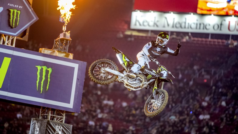 Πρώτη δημόσια εμφάνιση της νέας MX 250 της Triumph Motorcycles