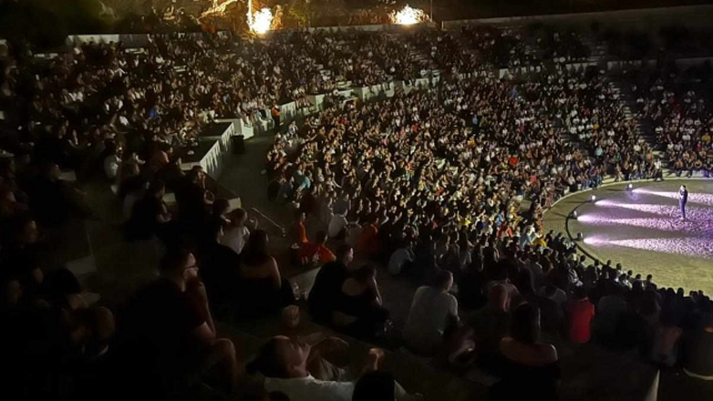 Αλέξανδρος Τσουβέλας: Sold out η παράστασή του στο «Θέατρο Πέτρας»