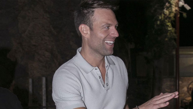 Στέφανος Κασσελάκης: Ο ξέφρενος χορός του σε συναυλία του Πάνου Μουζουράκη