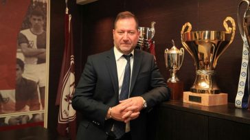 Αχιλλέας Νταβέλης: Ο ιδιοκτήτης της ΑΕΛ και βιομήχανος μάσκας, τώρα και… εκπρόσωπος της Μονής Βατοπαιδίου