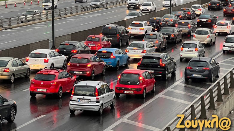 Κυκλοφοριακό έμφραγμα στην Αττική από την κακοκαιρία