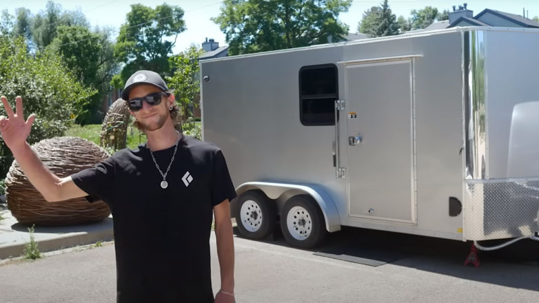 Το πιο cosy αυτοσχέδιο ρυμουλκούμενο σπίτι στον κόσμο – Χρειάστηκε 500 ώρες προσωπικής δουλειάς