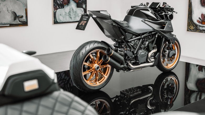 Ήρθε η BRABUS 1300 R MASTERPIECE EDITION σε 25Χ2 τεμάχια!