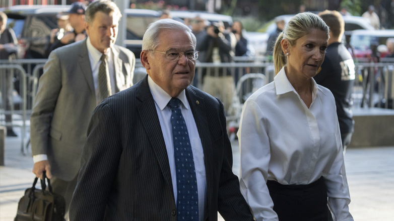 Ελεύθερος με εγγύηση 100.000 δολάρια ο Μενέντεζ