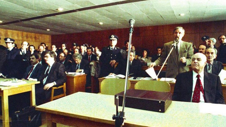 Σαν σήμερα η παραπομπή των Ανδρέα Παπανδρέου, Δημήτρη Τσοβόλα και Αγαμέμνονα Κουτσόγιωργα στο Ειδικό Δικαστήριο