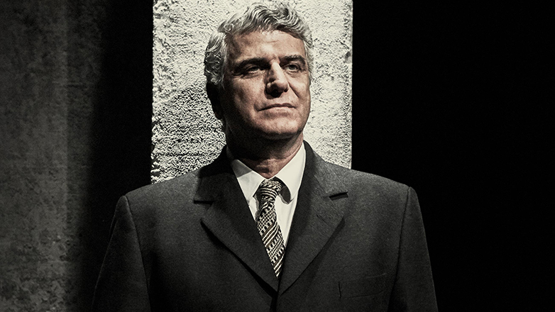 «Ο θάνατος του Εμποράκου» με τον Βλαδίμηρο Κυριακίδη στο θέατρο «Ζίνα»