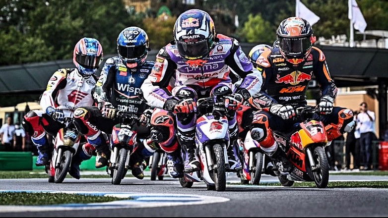 Τα παιδία παίζει… με e-minigp στο Motegi