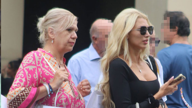 Κωνσταντίνα Σπυροπούλου: Για ψώνια στο κέντρο της Αθήνας με την μητέρα της, Πόπη Κατσαρά