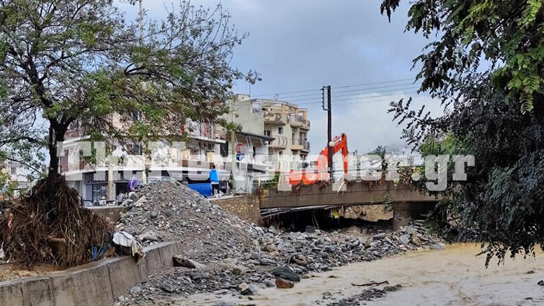 Βόλος: Γέφυρα στον χείμαρρο του Αναύρου κατέρρευσε από τα ορμητικά νερά