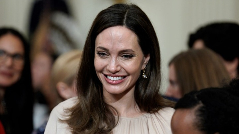 Αντζελίνα Τζολί: «H μητρότητα άλλαξε ολόκληρη τη ζωή μου»