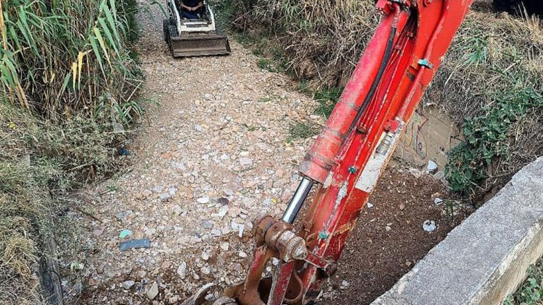 Με εντατικούς ρυθμούς οι καθαρισμοί των ρεμάτων σε όλη την Αττική από τα συνεργεία της Περιφέρειας