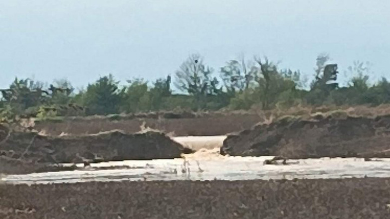 Οι κάτοικοι του κάτω Βλοχού έσπασαν ανάχωμα για να μην πλημμυρίσουν για δεύτερη φορά