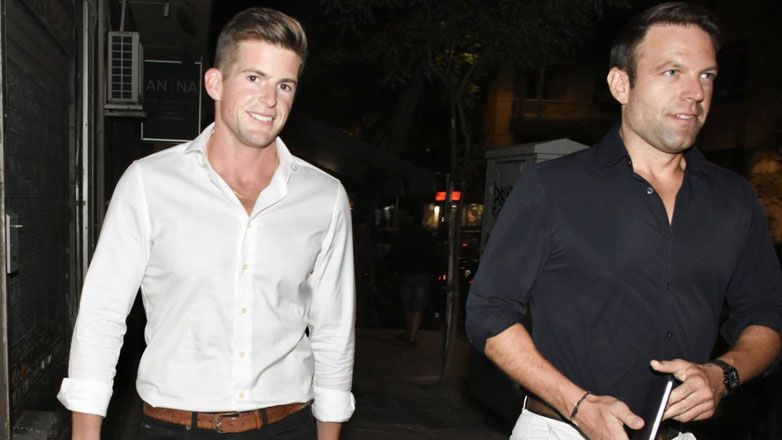 Γιώργος Αγγελόπουλος: Σήκωσε το φέρετρο της μητέρας του μαζί με τον αδερφό του Χάρη