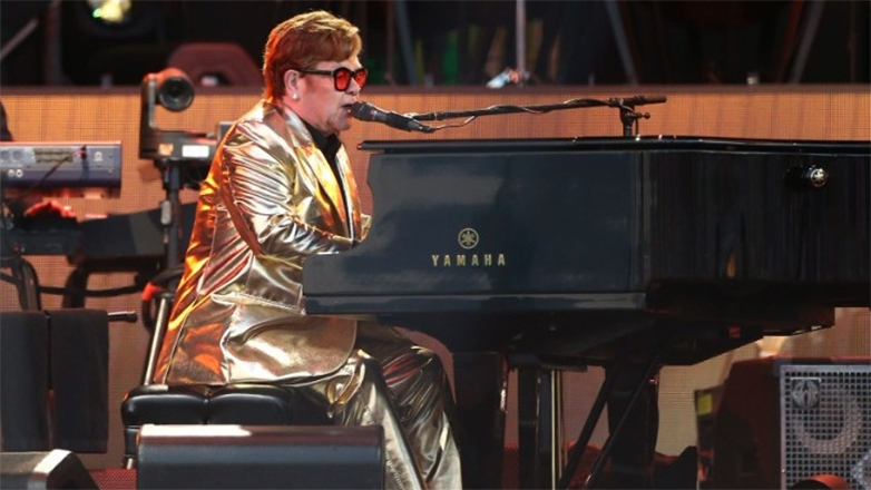 Ο Έλτον Τζον στη σκηνή του Rock & Roll Hall of Fame