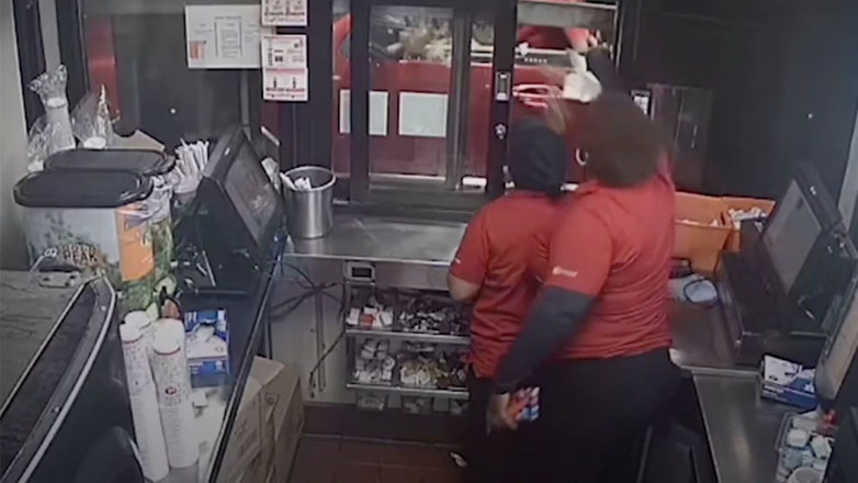 Υπάλληλος fast food πυροβολεί οικογένεια