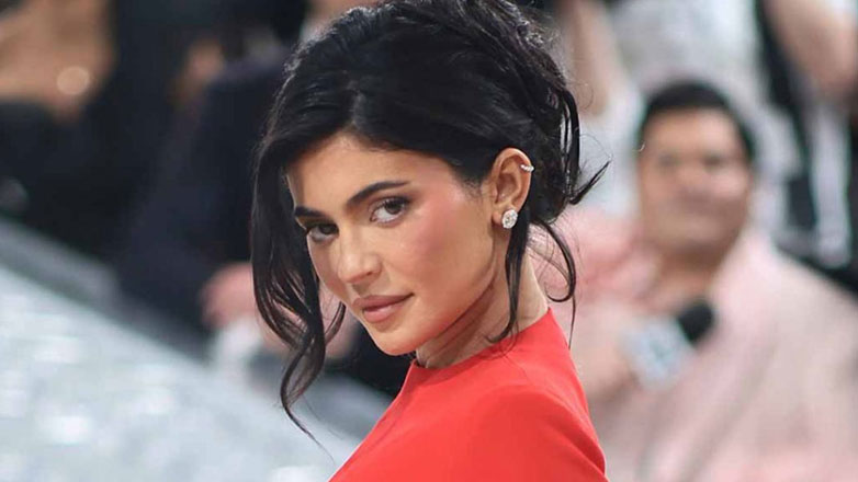 Kylie Jenner: Με εμφάνιση αλά…Marilyn Monroe στο Παρίσι