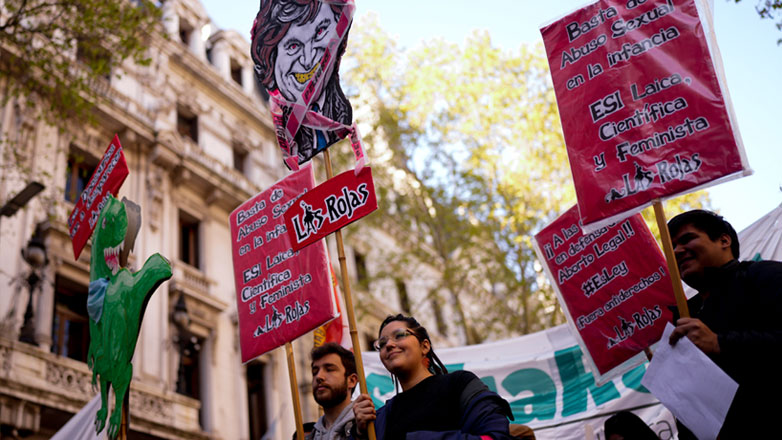 Αργεντινή: Χιλιάδες γυναίκες διαδήλωσαν για να υπερασπιστούν το δικαίωμα στην άμβλωση