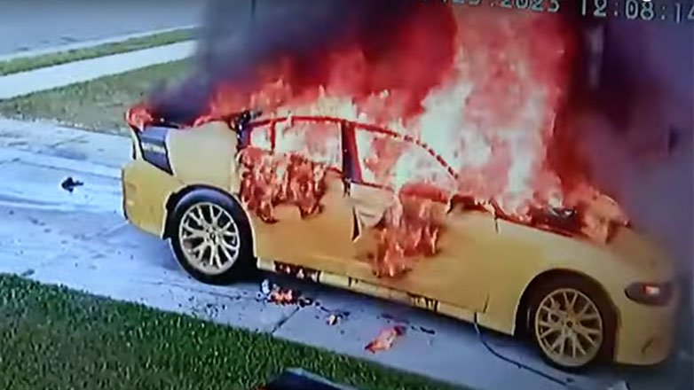 Είχε μέσα στο αμάξι φιάλη προπανίου, άναψε τσιγάρο και έσκασε σαν βόμβα