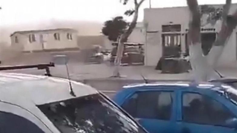 Σαντορίνη: Ανεμοστρόβιλος σήκωσε στον αέρα προκάτ σπίτι