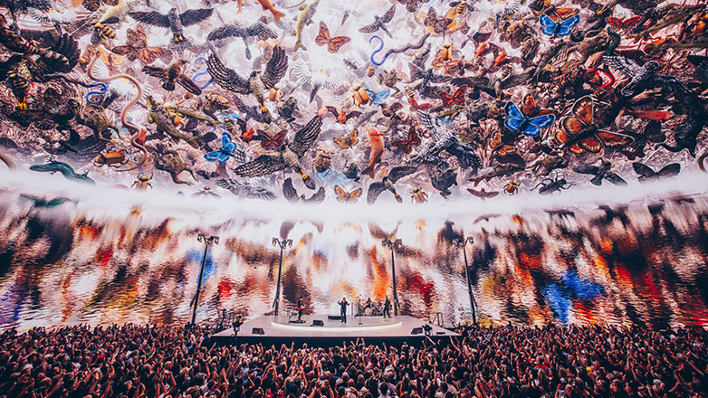 Εντυπωσιακές εικόνες: Εγκαινίασαν οι U2 το «Sphere» στο Λας Βέγκας – Ο χώρος που «θα αλλάξει τη ζωντανή ψυχαγωγία για πάντα»