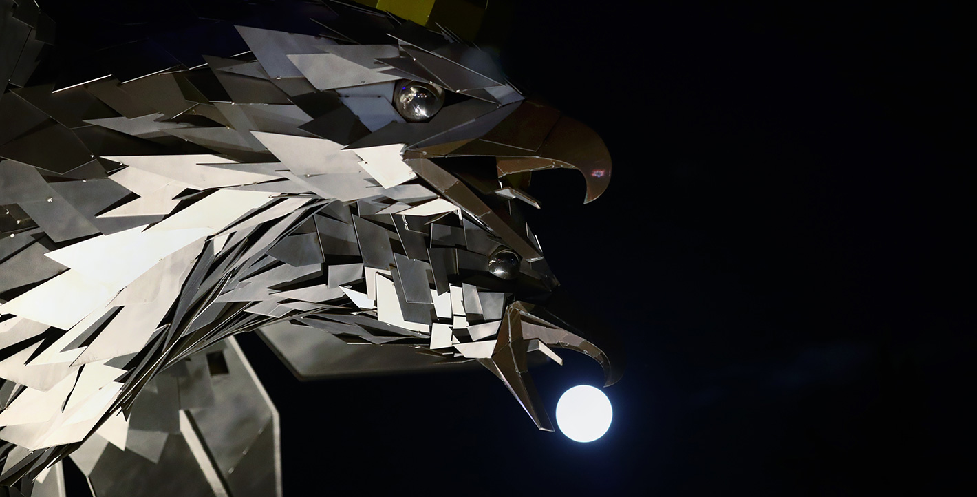 Ο δικέφαλος αετός «έπιασε» την πανσέληνο