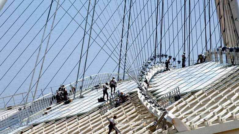 «Έπεφταν τα σίδερα απ’ την οροφή και τα ξαναμοντάραμε με βίδες»