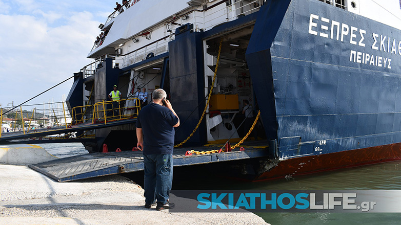 Στο λιμάνι της Σκιάθου προσέκρουσε κατά τη διαδικασία πρόσδεσης το «Εξπρές Σκιάθος»