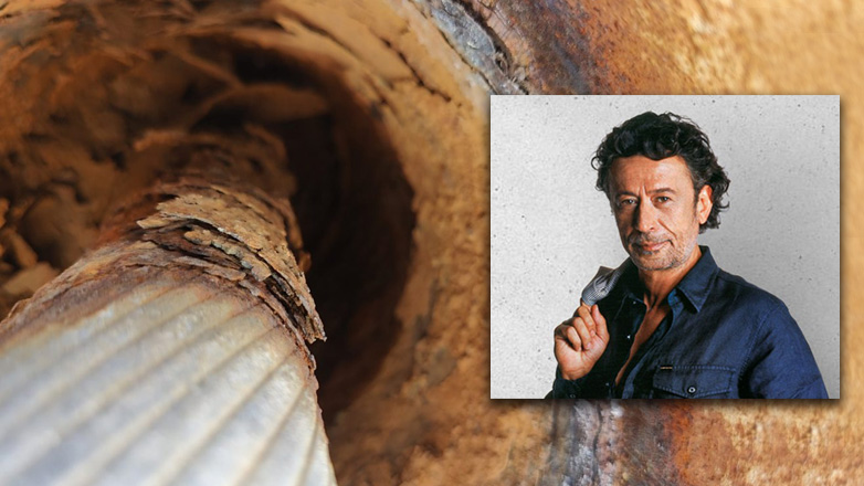 Δείτε τι κρεμόταν πάνω από τα κεφάλια των θεατών