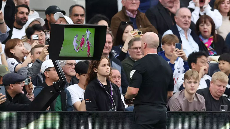 Τιμωρήθηκαν οι υπεύθυνοι του VAR για το ακυρωμένο γκολ της Λίβερπουλ