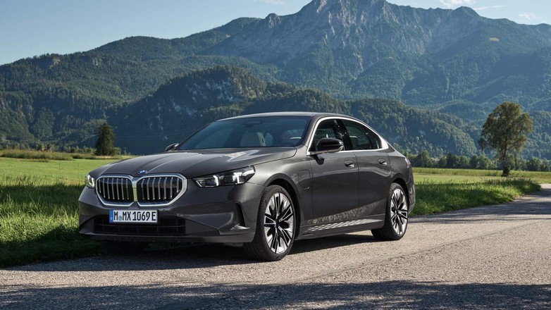 BMW Σειρά 5: Αποκτά δύο νέες plug-in υβριδικές εκδόσεις – 500 άλογα που καίνε 1λτ./100χλμ.