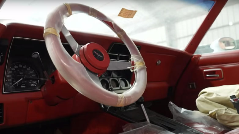 Βρέθηκαν 23 ξεχασμένα κλασικά αυτοκίνητα σε αποθήκη – Αξίζουν εκατομμύρια καθώς είναι ακόμα με τις ζελατίνες