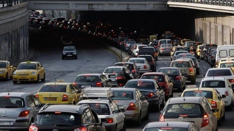 Κίνηση στους δρόμους: Στο «κόκκινο» ο Κηφισός – Συμφόρηση σε Αττική Οδό και Λ. Κηφισίας