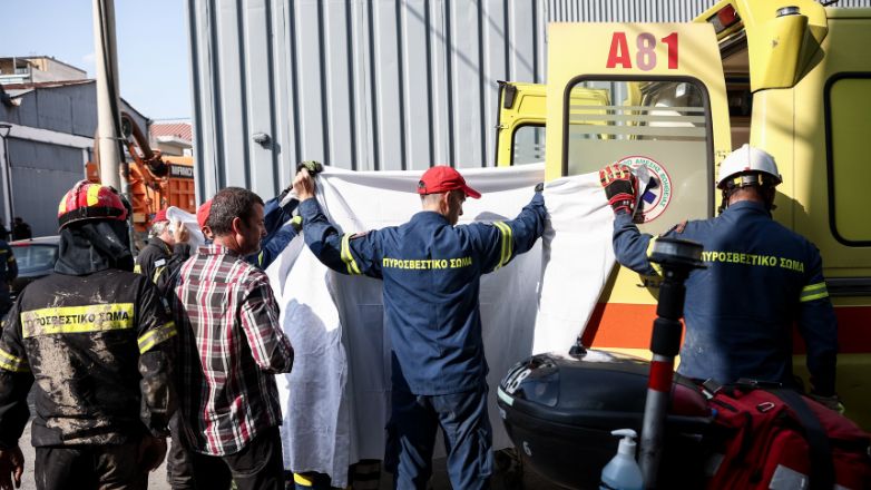 Νεκρός ο εργάτης που έπεσε σε φρεάτιο στον Πειραιά