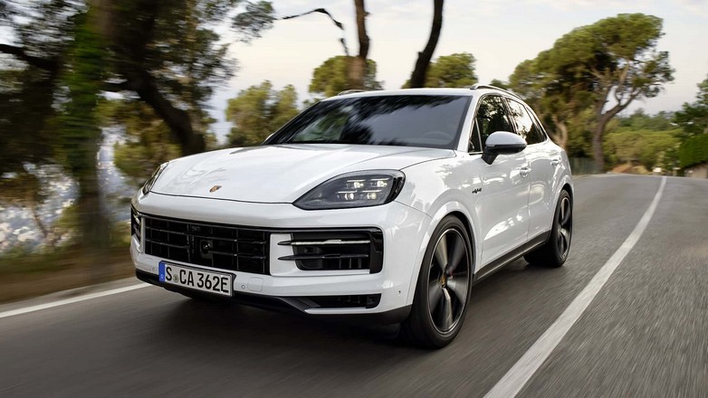 Η νέα S E-Hybrid έκδοση της Porsche Cayenne, βρίσκει τη χρυσή τομή σε επιδόσεις και οικονομία