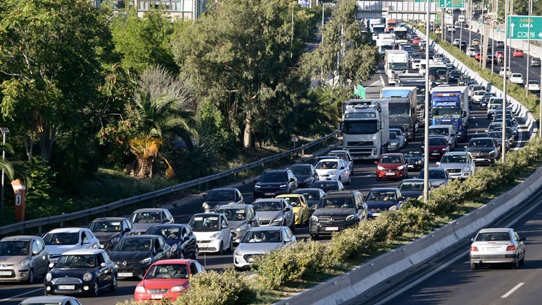 Κίνηση στους δρόμους: Καραμπόλα στην Αττική Οδό μετά τον κόμβο Κηφισίας προς Αεροδρόμιο – Στο «κόκκινο» ο Κηφισός