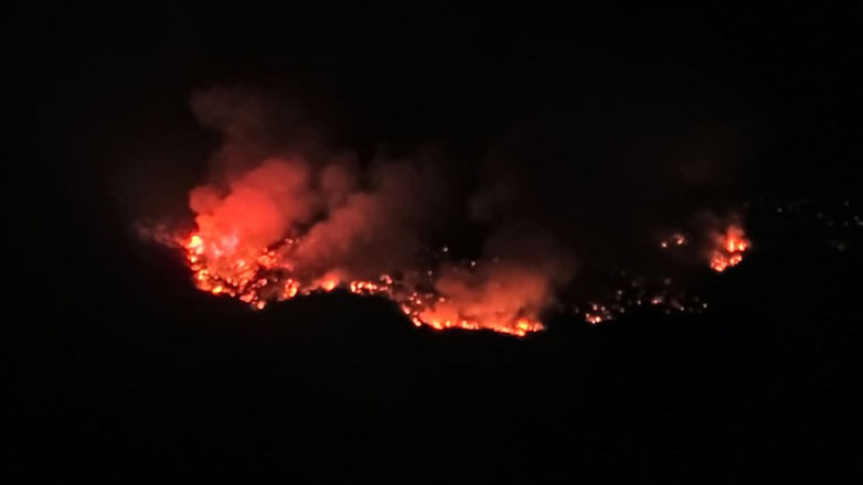 Κρήτη: Ολονύχτια μάχη των πυροσβεστικών δυνάμεων με τις φλόγες στην φωτιά που ξέσπασε στη Μεσαρά