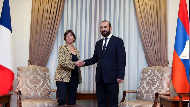 Κολονά και Μπάιντεν μίλησαν για την Αρμενία – Η Γαλλία συμφώνησε την παράδοση στρατιωτικού υλικού στο Γερεβάν