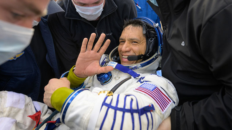 Αστροναύτης της NASA επιστρέφει μετά από 371 ημέρες στο διάστημα