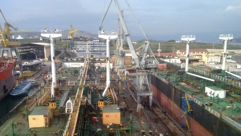 Τραυματίστηκε εργαζόμενος από πτώση γερανού σε ναυπηγείο στη Σαλαμίνα