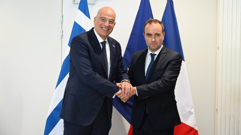 Η ενίσχυση της στρατηγικής αμυντικής συνεργασίας Ελλάδας – Γαλλίας στο επίκεντρο της συνάντησης Δένδια – Λεκορνού