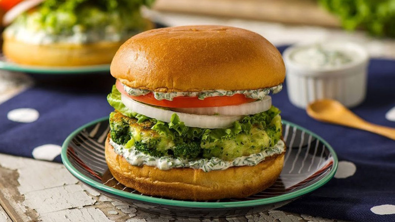 Πεντανόστιμα μπιφτέκια από μπρόκολο για τους λάτρεις της vegan διατροφής