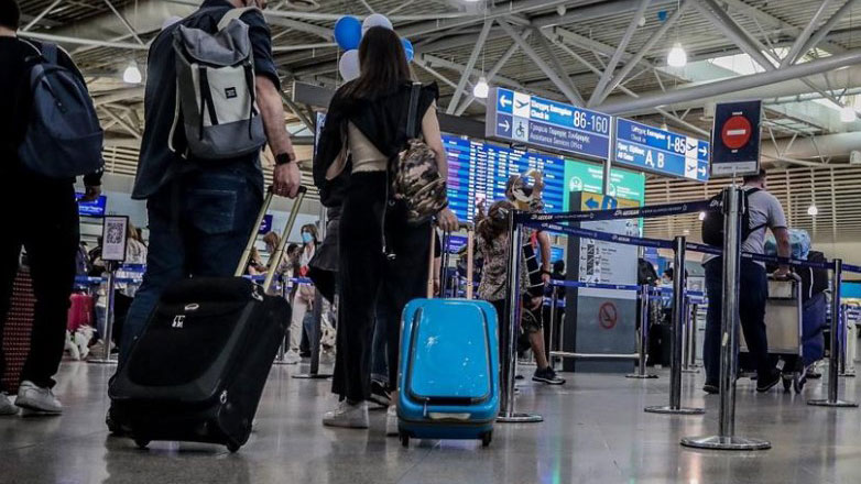 Τέλος στις χρεώσεις για χειραποσκευές στο αεροπλάνο με ψήφισμα που ενέκρινε το Ευρωπαϊκό Κοινοβούλιο