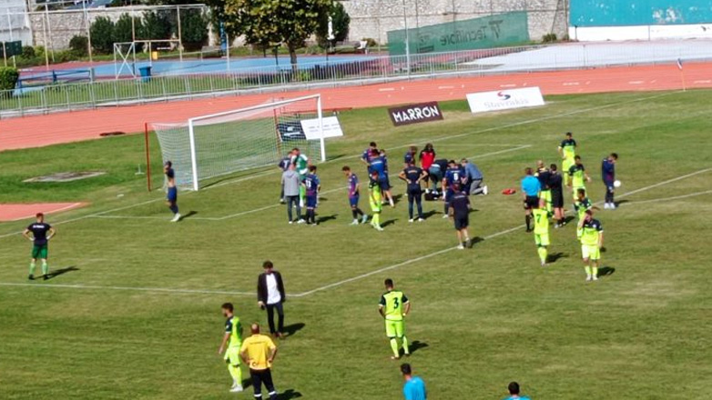 Ποδοσφαιριστής κατέρρευσε κατά τη διάρκεια του αγώνα Τρίκαλα – Ζάκυνθος!