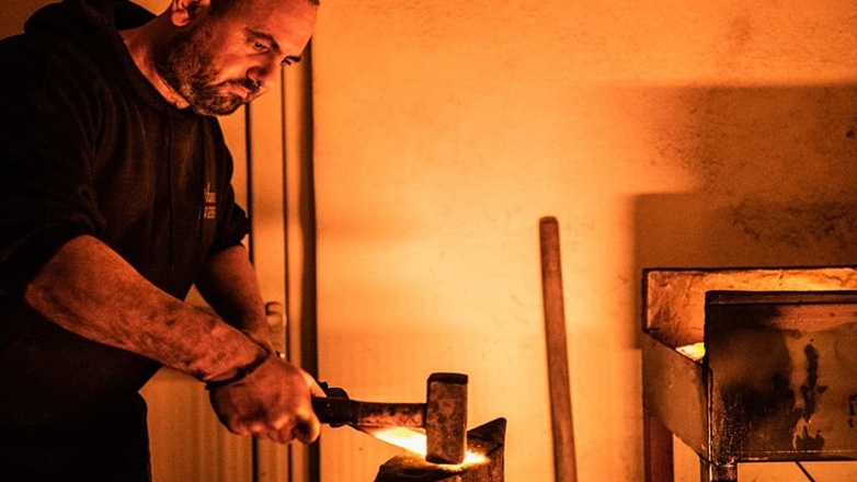 Κυριάκος Παπαδόπουλος: «Η τέχνη του κρητικού μαχαιριού θέλει αγάπη, μεράκι και υπομονή»