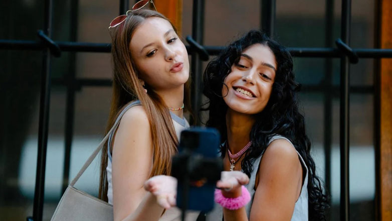 Πολλοί της γενιάς Z ελπίζουν να γίνουν influencers – Πλέον υπάρχει πτυχίο