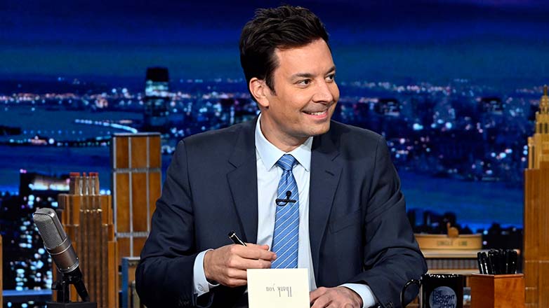 Jimmy Fallon: Επέστρεψε στο «The Tonight Show» με ένα μήνυμα αλληλεγγύης για τους σεναριογράφους που απεργούν στο Χόλιγουντ